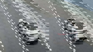 BYD SEAL kører på bro set oppefra