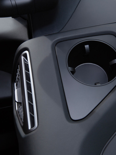 Kopholder i en BYD E-VALI