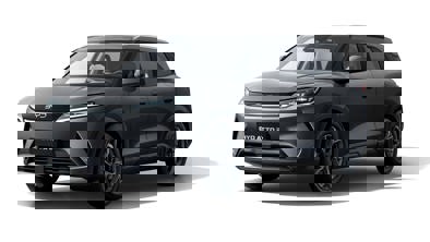 En slank, mørkfarvet SUV står tydeligt frem mod en skarp hvid baggrund.