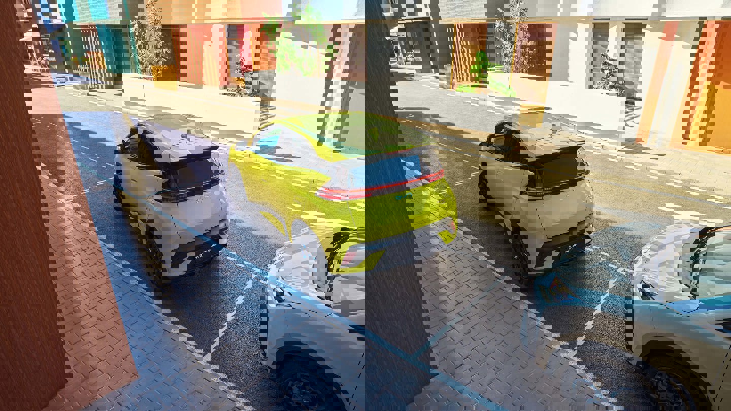 Elektrisk bybil fra BYD der parkerer