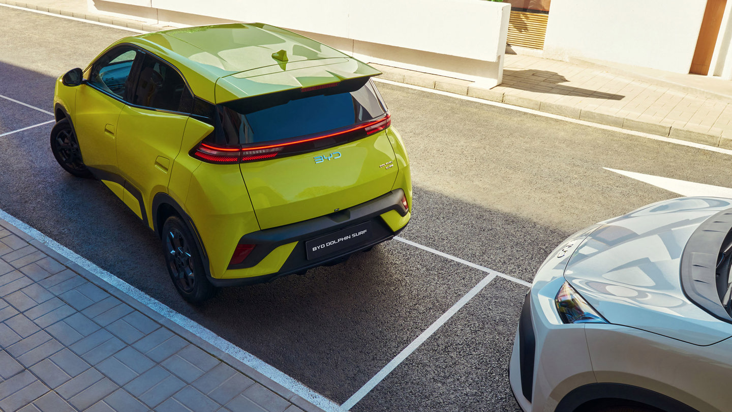 Parkering af BYD elektrisk minibil