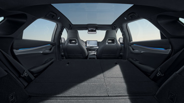 Bagsæderne er klappet ned i en BYD SEALION 7