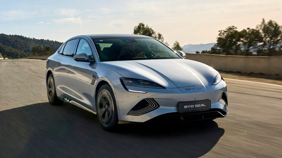 Test: "Strømlinet med et sportsligt twist," skriver Carlife365.dk