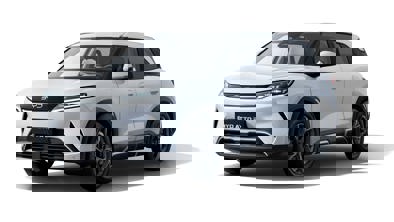 Der vises en elegant hvid SUV, hvis glatte ydre og designlinjer antyder et moderne og stilfuldt køretøj.